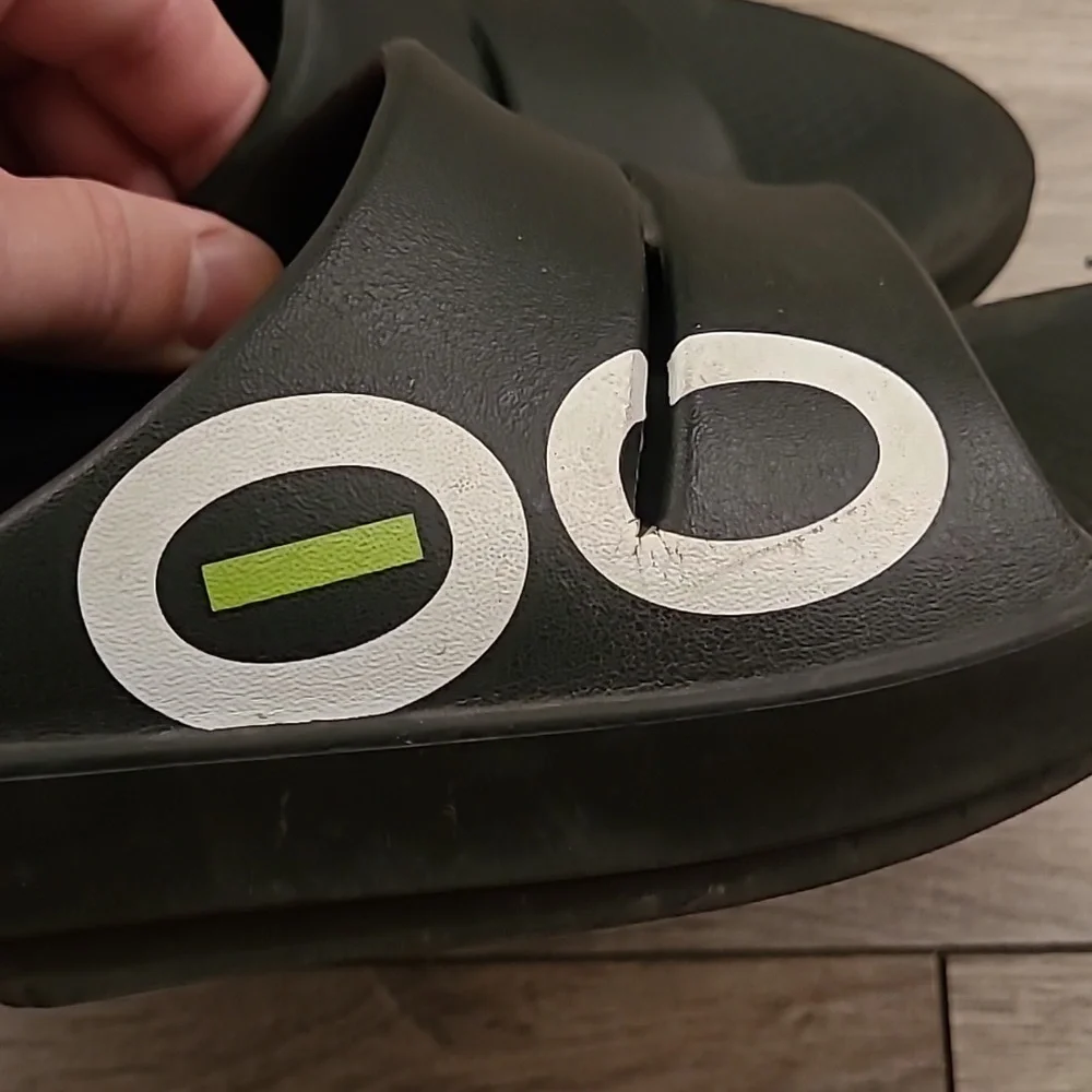 OOFOS Ooahh Black White Slip On Rubber Mens Sz 10 Slide Sandals Shoes‎ Unisex